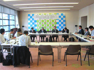 �O�ҋ���������̗l�q